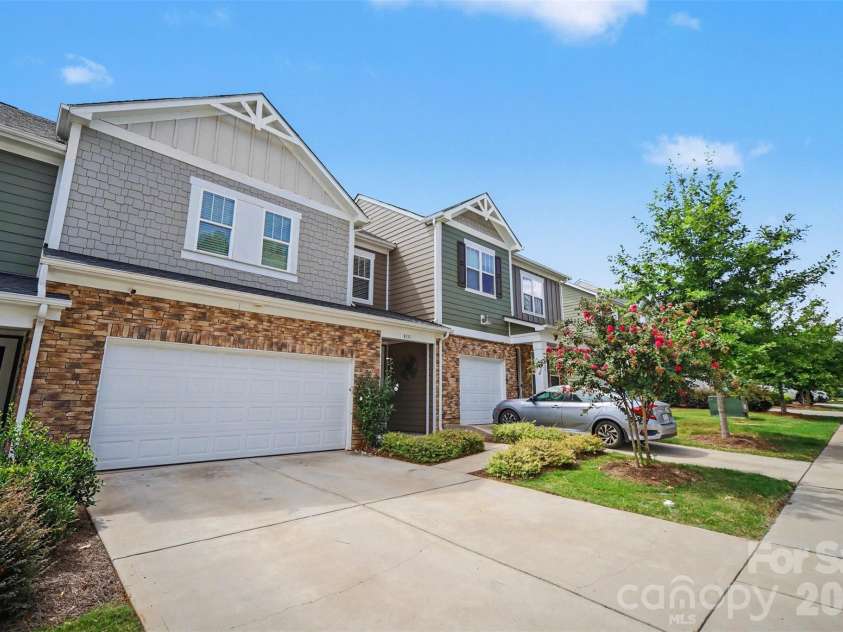 8131 Merryvale Lane, Charlotte, NC 28214.  MLS# CAR4425527, YatesRealty ID 51458. 
