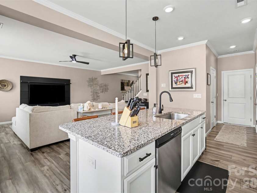 8131 Merryvale Lane, Charlotte, NC 28214.  MLS# CAR4425527, YatesRealty ID 51458. 