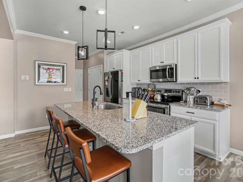 8131 Merryvale Lane, Charlotte, NC 28214.  MLS# CAR4425527, YatesRealty ID 51458. 