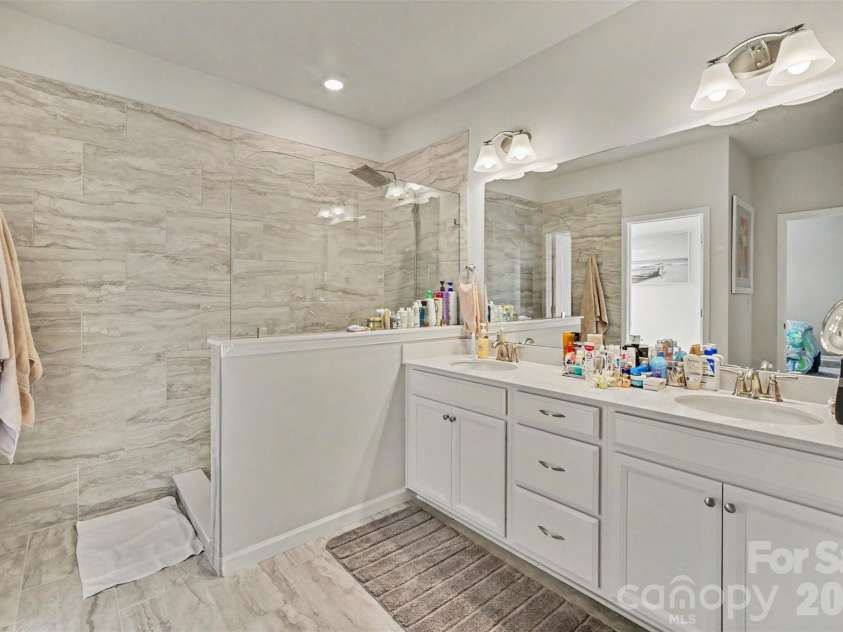 8131 Merryvale Lane, Charlotte, NC 28214.  MLS# CAR4425527, YatesRealty ID 51458. 