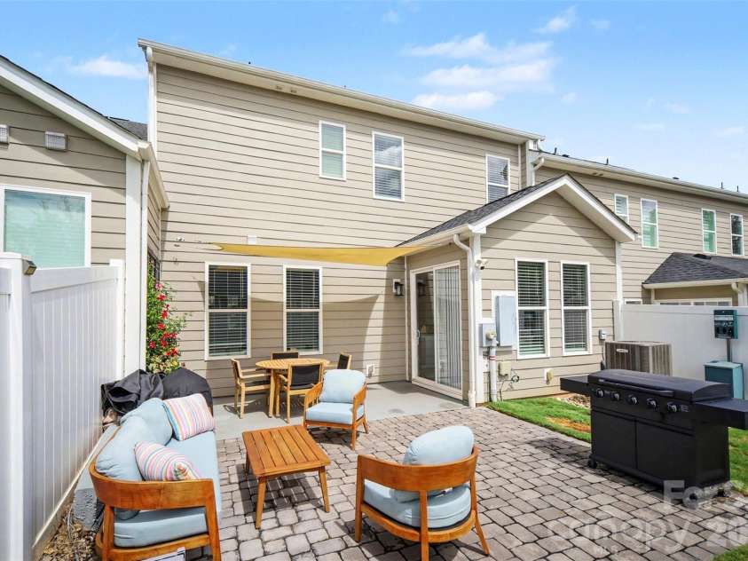 8131 Merryvale Lane, Charlotte, NC 28214.  MLS# CAR4425527, YatesRealty ID 51458. 