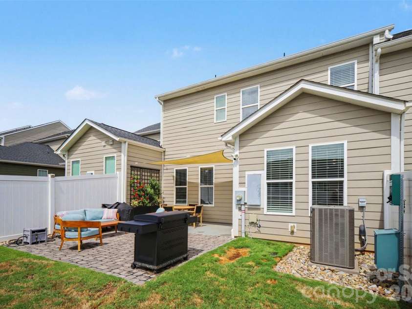 8131 Merryvale Lane, Charlotte, NC 28214.  MLS# CAR4425527, YatesRealty ID 51458. 