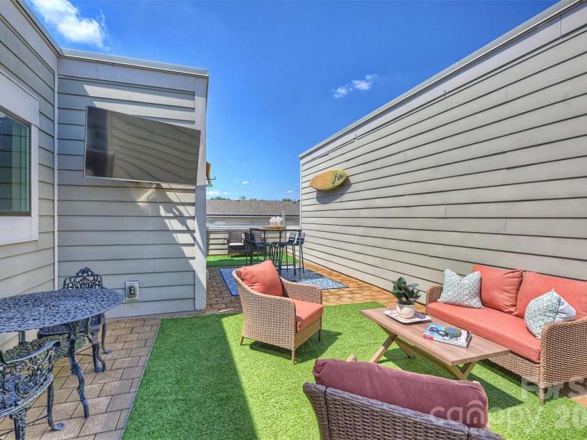 1531 Duckworth Avenue, Charlotte, NC 28208.  MLS# CAR4425417, YatesRealty ID 51459. 