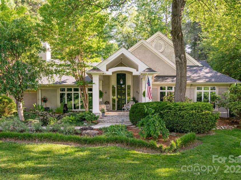 54 Fairway Road, Asheville, NC 28804.  MLS# CAR4238244, YatesRealty ID 5146. Welcome to 54 Fairway Drive!