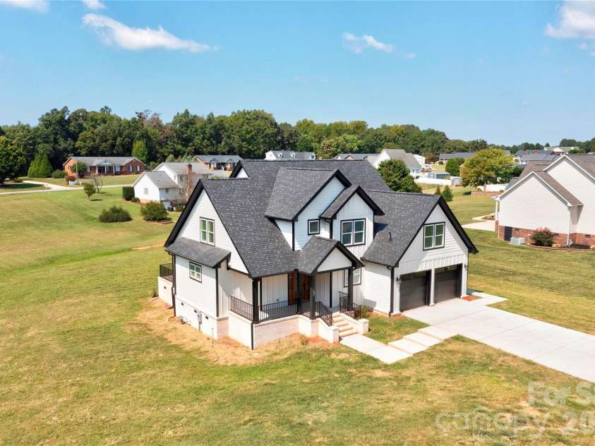 157 Sir Gregory Drive, Shelby, NC 28152.  MLS# CAR4425304, YatesRealty ID 51462. 