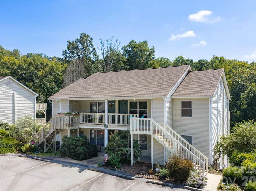 15 Krista Circle, Candler, NC 28715.  MLS# CAR4421478, YatesRealty ID 51466. 