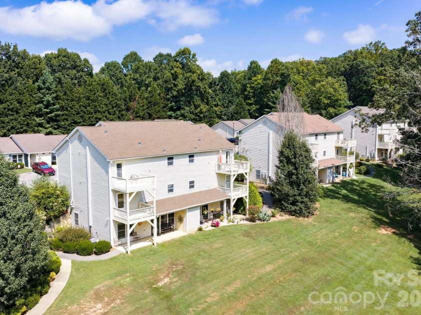 15 Krista Circle, Candler, NC 28715.  MLS# CAR4421478, YatesRealty ID 51466. 