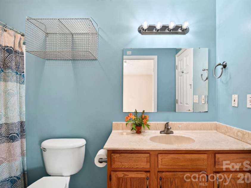 15 Krista Circle, Candler, NC 28715.  MLS# CAR4421478, YatesRealty ID 51466. Full Bathroom