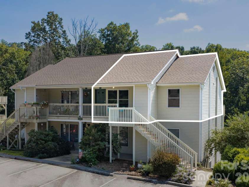 15 Krista Circle, Candler, NC 28715.  MLS# CAR4421478, YatesRealty ID 51466. Unit B