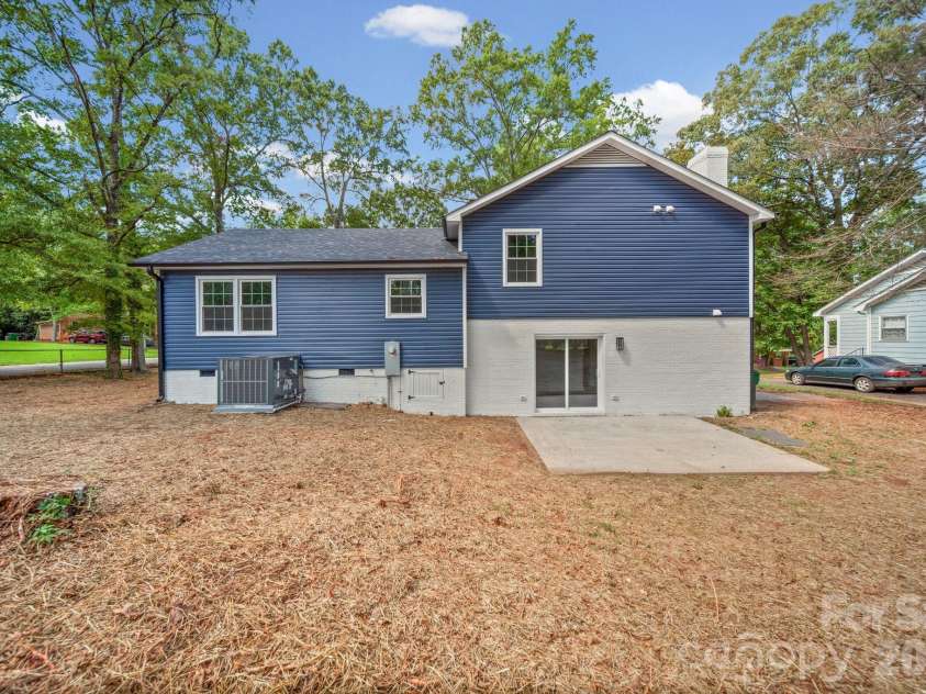 6800 ludwig Drive, Charlotte, NC 28215.  MLS# CAR4421027, YatesRealty ID 51467. Back Exterior