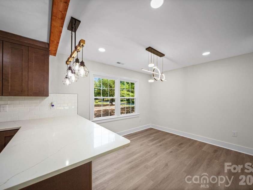 6800 ludwig Drive, Charlotte, NC 28215.  MLS# CAR4421027, YatesRealty ID 51467. Dining Area
