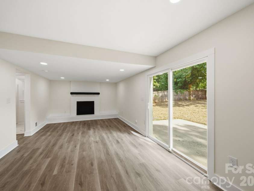 6800 ludwig Drive, Charlotte, NC 28215.  MLS# CAR4421027, YatesRealty ID 51467. Play Room Lower Level