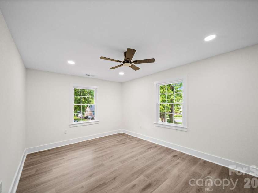 6800 ludwig Drive, Charlotte, NC 28215.  MLS# CAR4421027, YatesRealty ID 51467. Primary Room Upper Level
