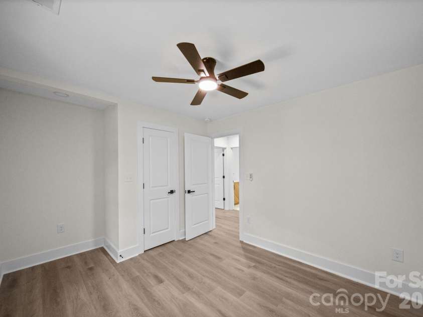6800 ludwig Drive, Charlotte, NC 28215.  MLS# CAR4421027, YatesRealty ID 51467. Third Room Upper Level