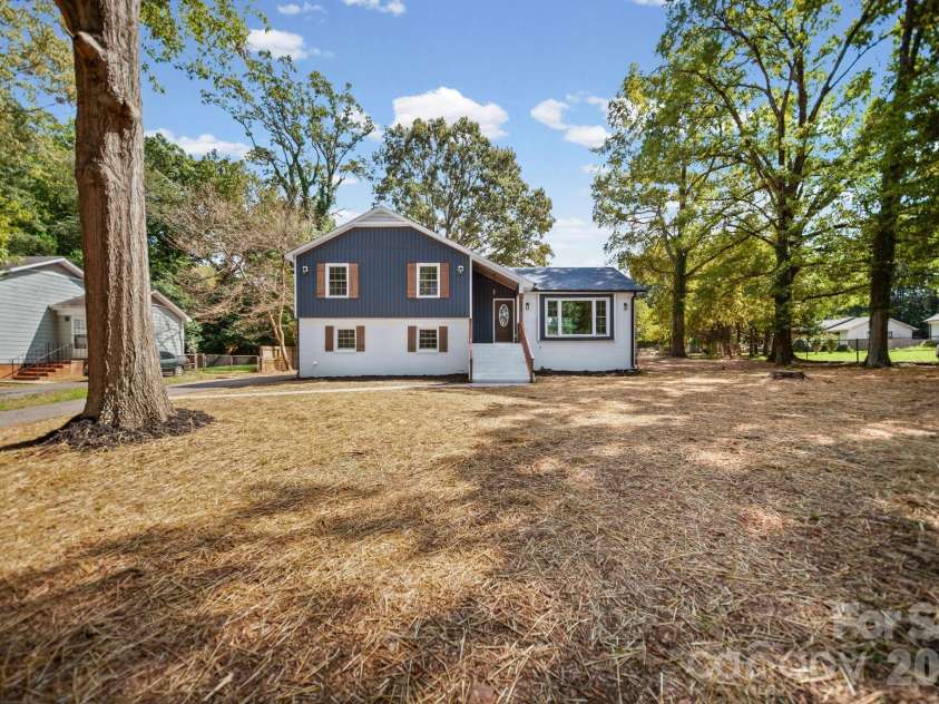 6800 ludwig Drive, Charlotte, NC 28215.  MLS# CAR4421027, YatesRealty ID 51467. Welcome to 6800 Ludwig Dr