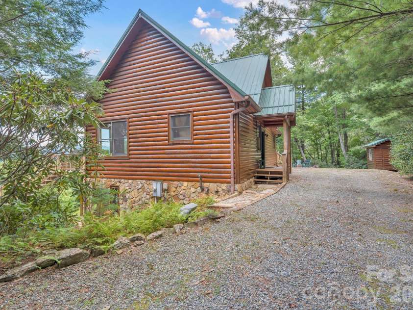 4880 Nightingale Lane, Lenoir, NC 28645.  MLS# CAR4423814, YatesRealty ID 51469. Gently-laying driveway & ample parking space!