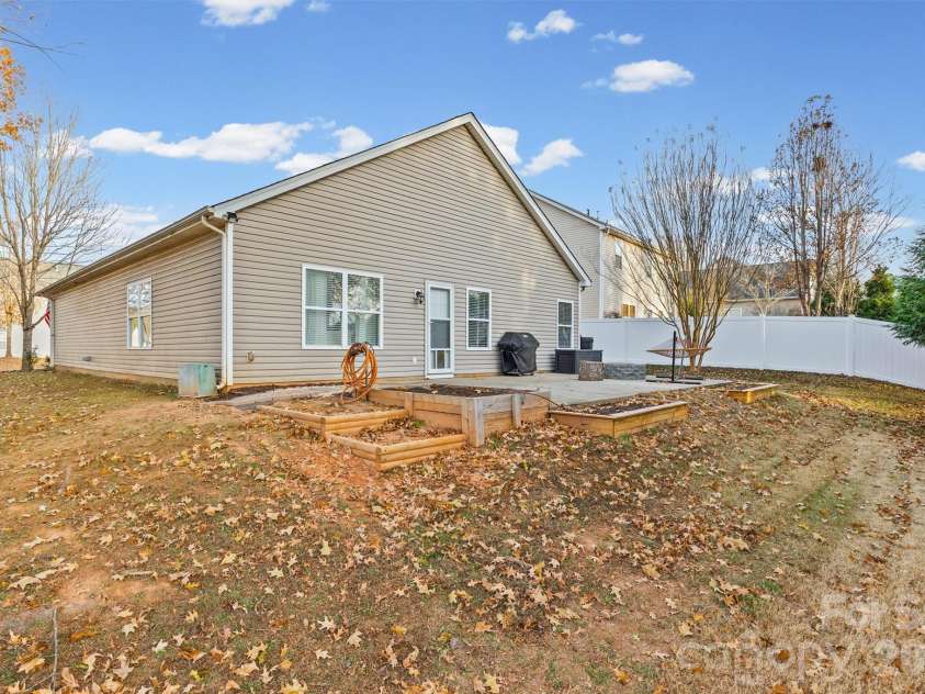 2133 Seabrook Lane, Fort Mill, SC 29715.  MLS# CAR4335172, YatesRealty ID 5147. 