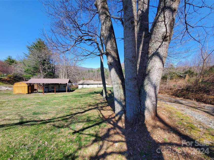 57 Paul Ridge Road, Newland, NC 28657.  MLS# CAR4125471, YatesRealty ID 5147. 