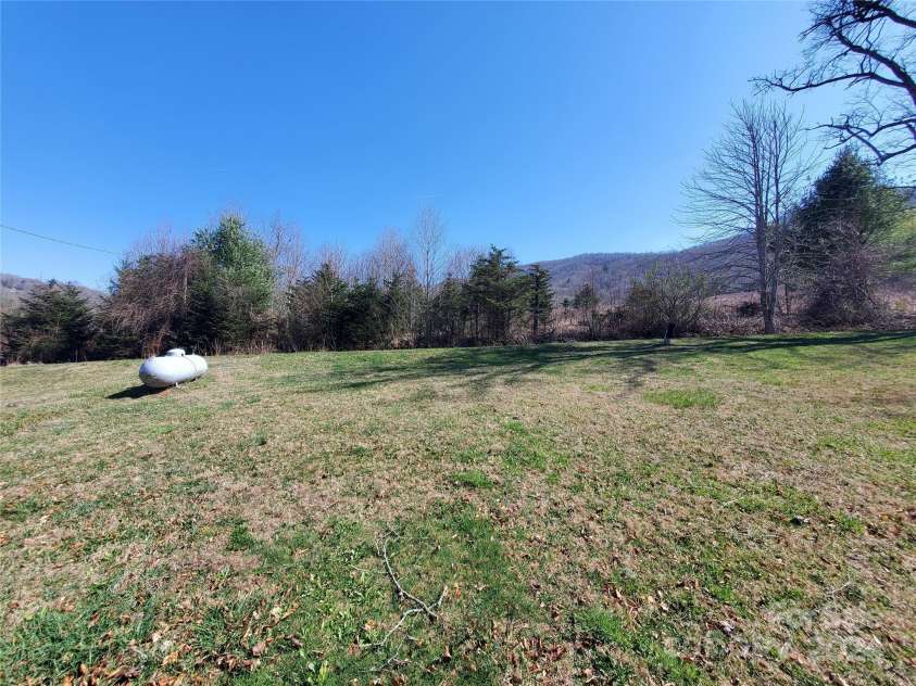 57 Paul Ridge Road, Newland, NC 28657.  MLS# CAR4125471, YatesRealty ID 5147. 