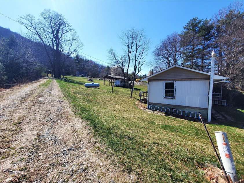 57 Paul Ridge Road, Newland, NC 28657.  MLS# CAR4125471, YatesRealty ID 5147. 