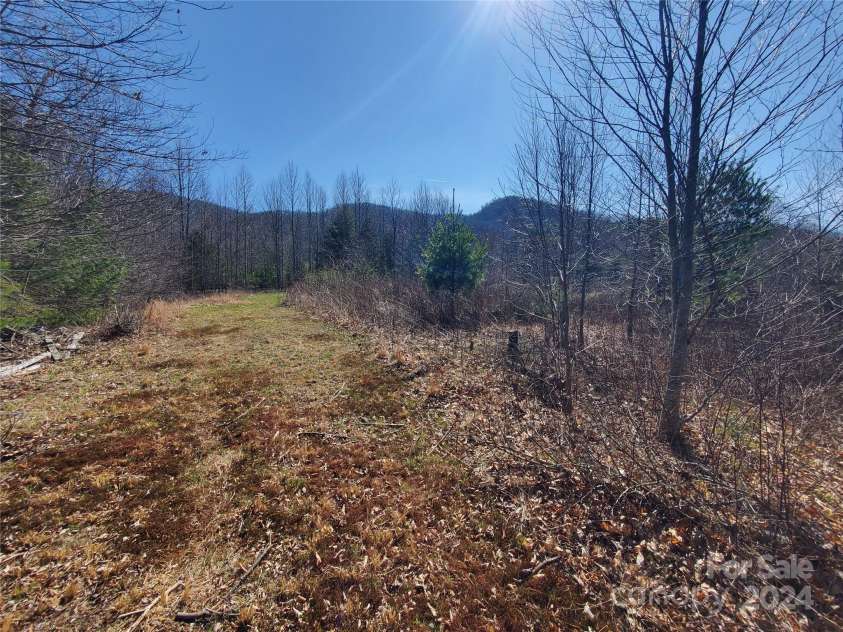 57 Paul Ridge Road, Newland, NC 28657.  MLS# CAR4125471, YatesRealty ID 5147. 