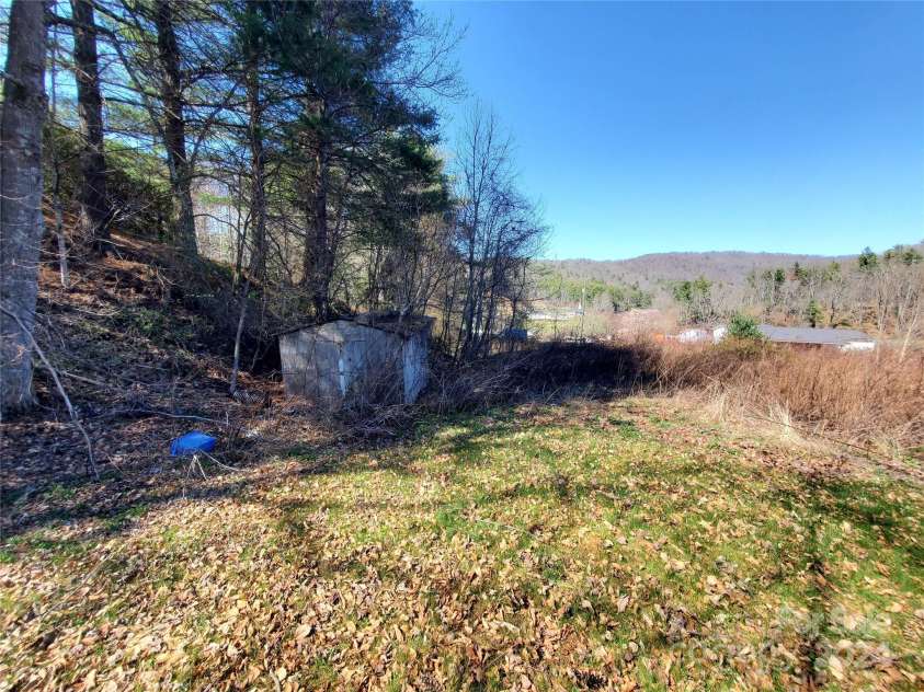 57 Paul Ridge Road, Newland, NC 28657.  MLS# CAR4125471, YatesRealty ID 5147. 