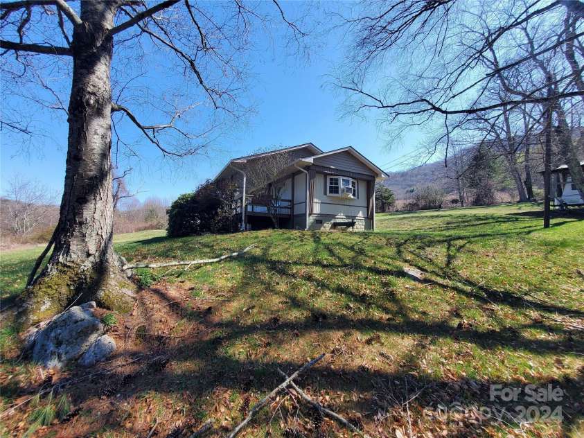 57 Paul Ridge Road, Newland, NC 28657.  MLS# CAR4125471, YatesRealty ID 5147. 