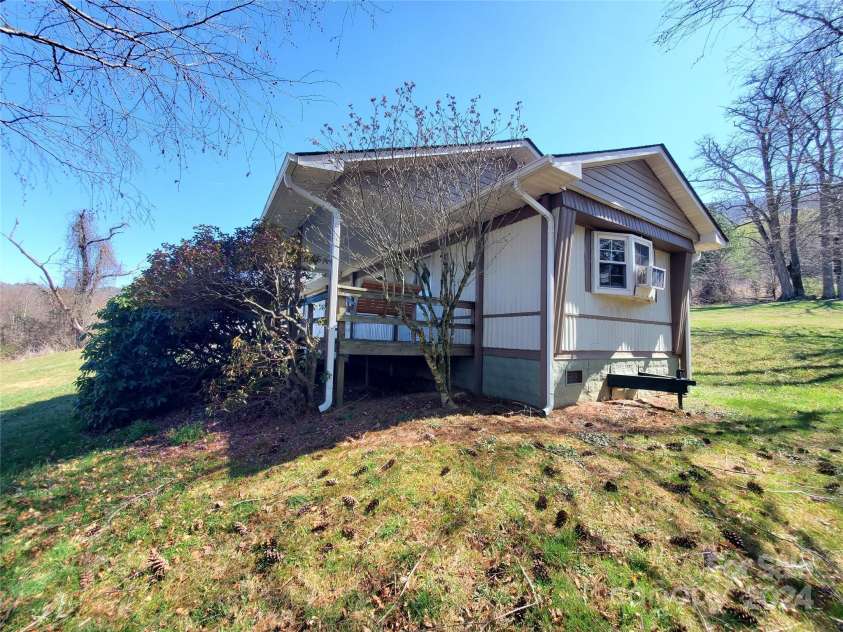 57 Paul Ridge Road, Newland, NC 28657.  MLS# CAR4125471, YatesRealty ID 5147. 