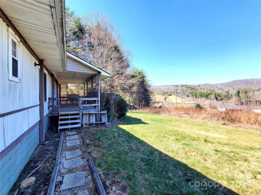 57 Paul Ridge Road, Newland, NC 28657.  MLS# CAR4125471, YatesRealty ID 5147. 