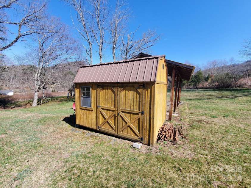 57 Paul Ridge Road, Newland, NC 28657.  MLS# CAR4125471, YatesRealty ID 5147. 