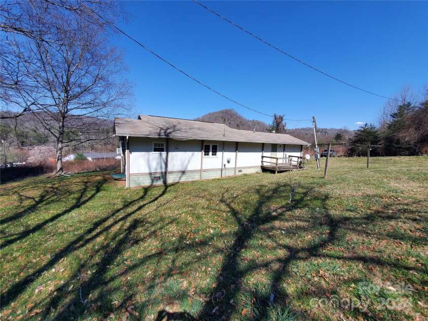 57 Paul Ridge Road, Newland, NC 28657.  MLS# CAR4125471, YatesRealty ID 5147. 