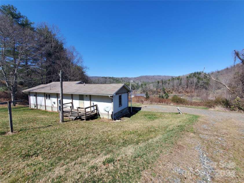 57 Paul Ridge Road, Newland, NC 28657.  MLS# CAR4125471, YatesRealty ID 5147. 