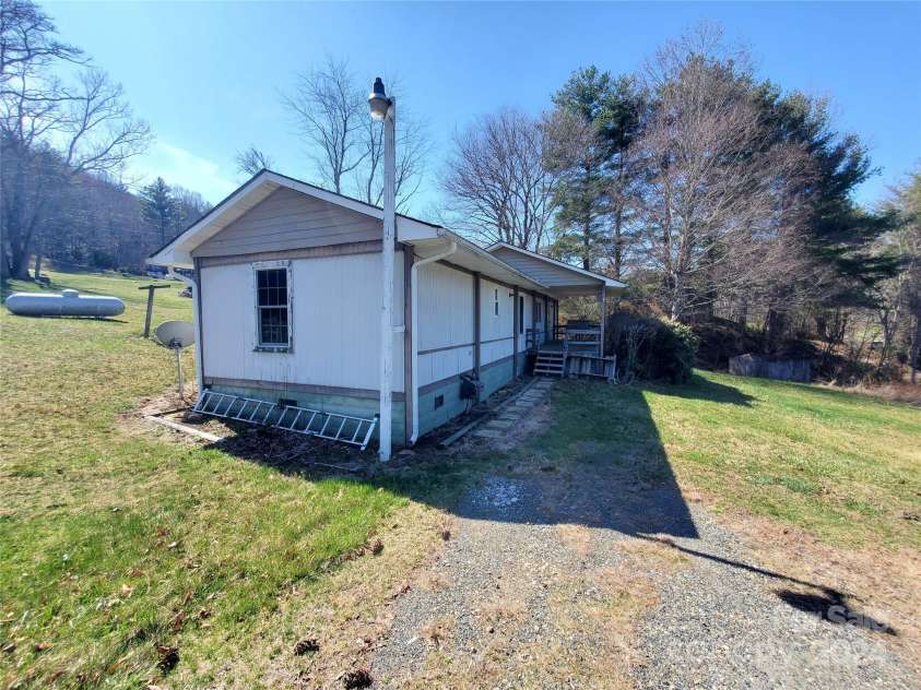 57 Paul Ridge Road, Newland, NC 28657.  MLS# CAR4125471, YatesRealty ID 5147. 