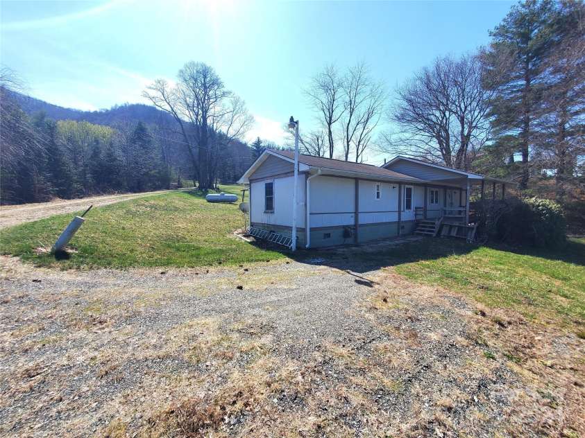 57 Paul Ridge Road, Newland, NC 28657.  MLS# CAR4125471, YatesRealty ID 5147. 
