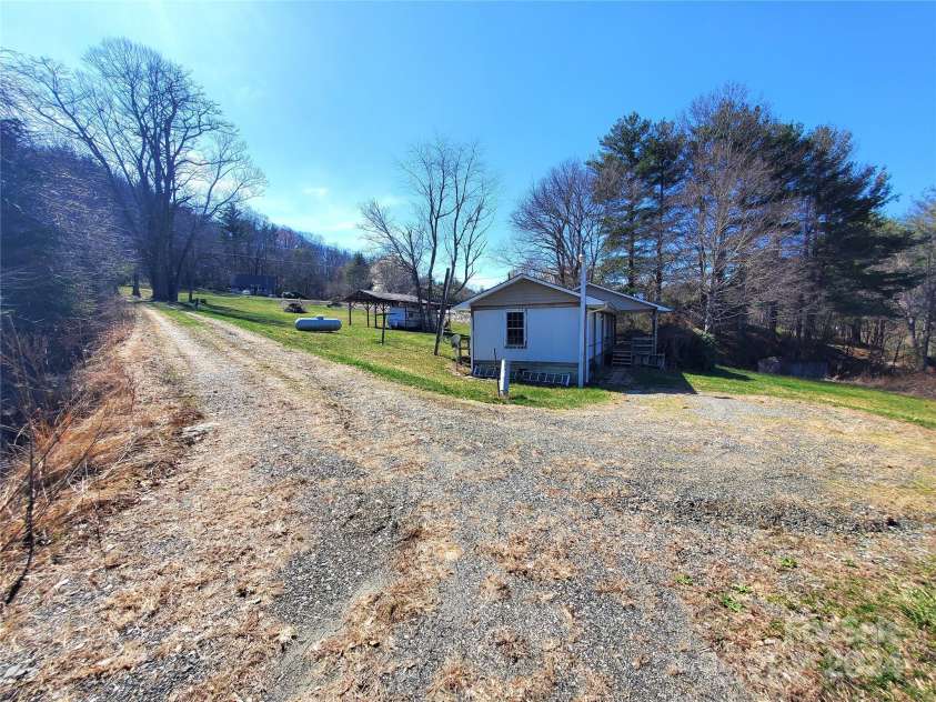 57 Paul Ridge Road, Newland, NC 28657.  MLS# CAR4125471, YatesRealty ID 5147. 