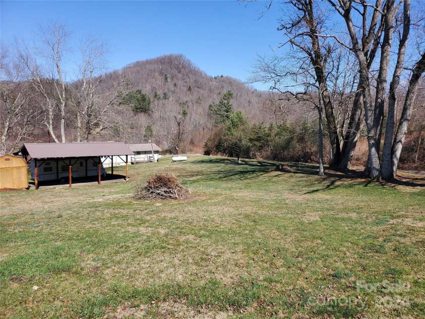 57 Paul Ridge Road, Newland, NC 28657.  MLS# CAR4125471, YatesRealty ID 5147. 
