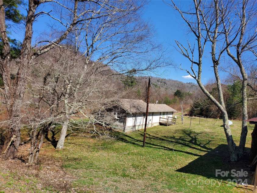 57 Paul Ridge Road, Newland, NC 28657.  MLS# CAR4125471, YatesRealty ID 5147. 