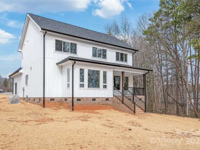 3646 46th Avenue, Hickory, NC 28601.  MLS# CAR4221806, YatesRealty ID 5148. 