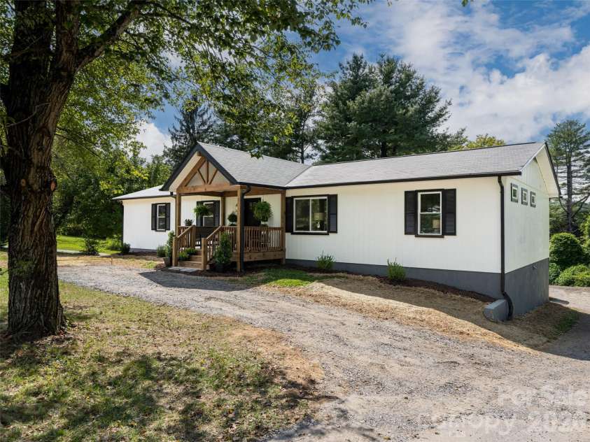 21 Chapel Road, Asheville, NC 28803.  MLS# CAR4423099, YatesRealty ID 51481. 