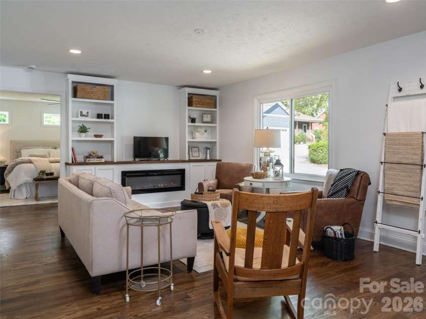 21 Chapel Road, Asheville, NC 28803.  MLS# CAR4423099, YatesRealty ID 51481. 