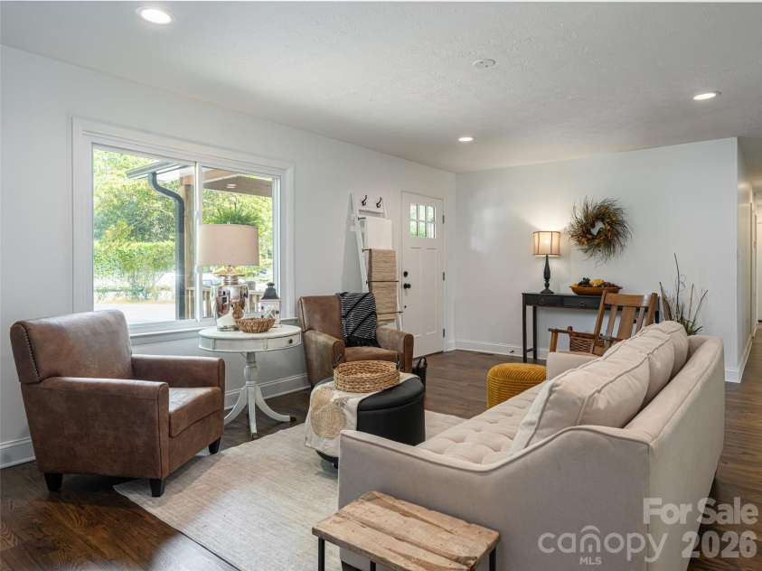21 Chapel Road, Asheville, NC 28803.  MLS# CAR4423099, YatesRealty ID 51481. 