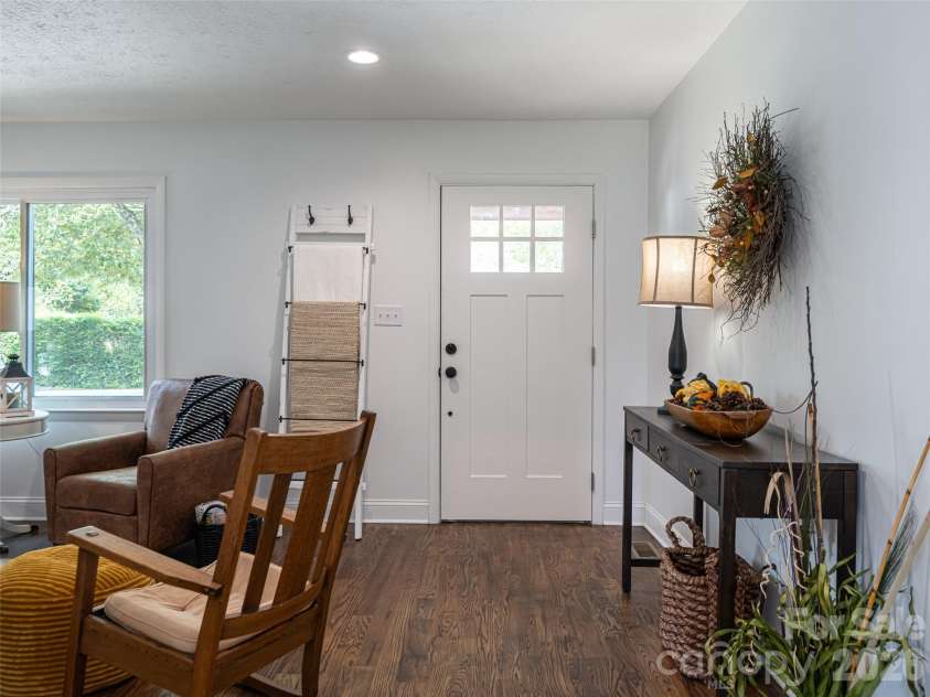 21 Chapel Road, Asheville, NC 28803.  MLS# CAR4423099, YatesRealty ID 51481. 