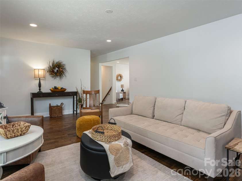 21 Chapel Road, Asheville, NC 28803.  MLS# CAR4423099, YatesRealty ID 51481. 