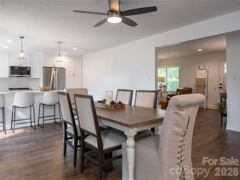 21 Chapel Road, Asheville, NC 28803.  MLS# CAR4423099, YatesRealty ID 51481. 