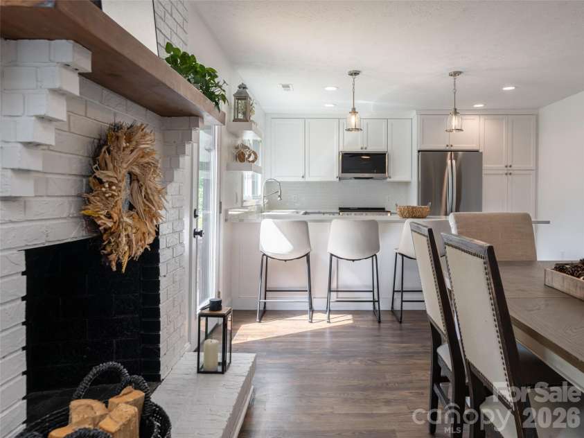 21 Chapel Road, Asheville, NC 28803.  MLS# CAR4423099, YatesRealty ID 51481. 