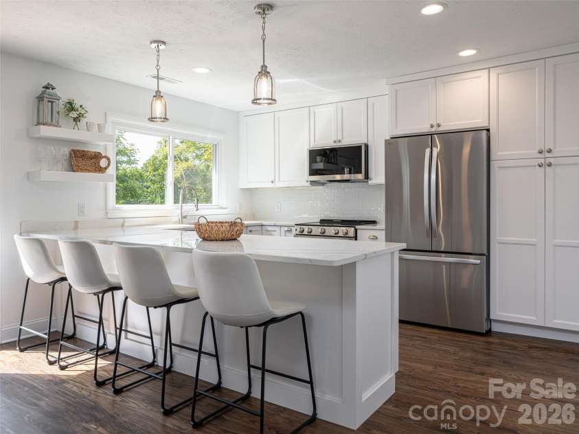 21 Chapel Road, Asheville, NC 28803.  MLS# CAR4423099, YatesRealty ID 51481. 
