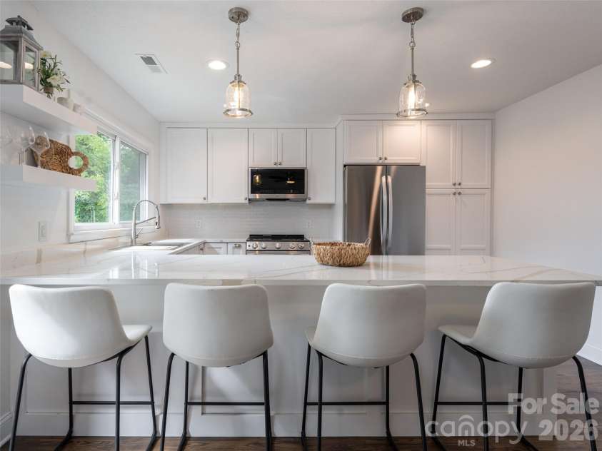 21 Chapel Road, Asheville, NC 28803.  MLS# CAR4423099, YatesRealty ID 51481. 