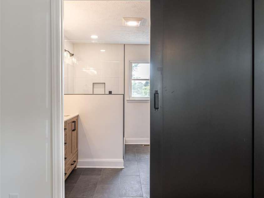 21 Chapel Road, Asheville, NC 28803.  MLS# CAR4423099, YatesRealty ID 51481. 