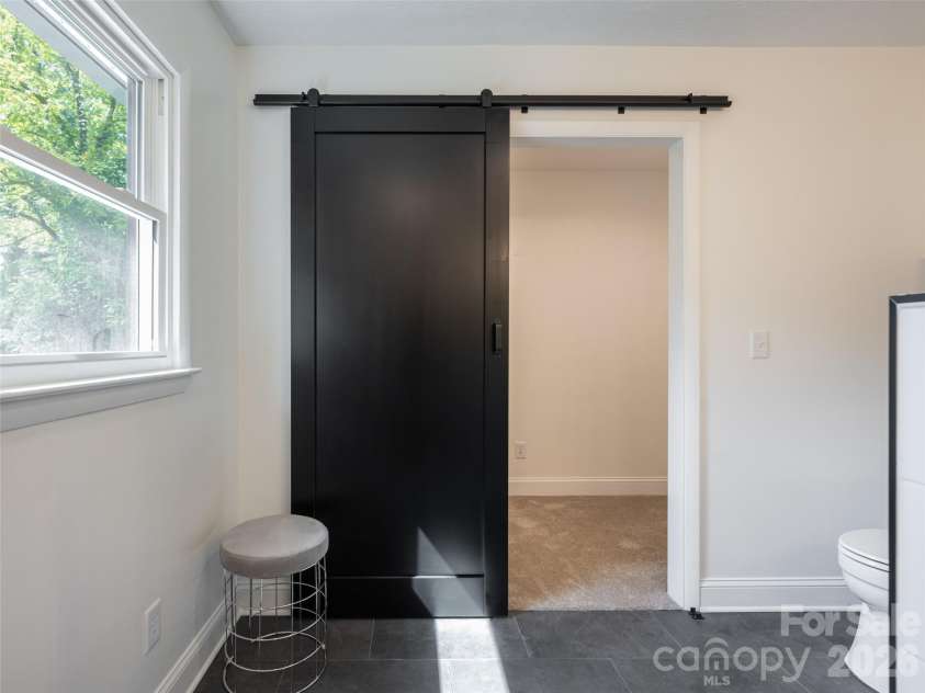 21 Chapel Road, Asheville, NC 28803.  MLS# CAR4423099, YatesRealty ID 51481. 