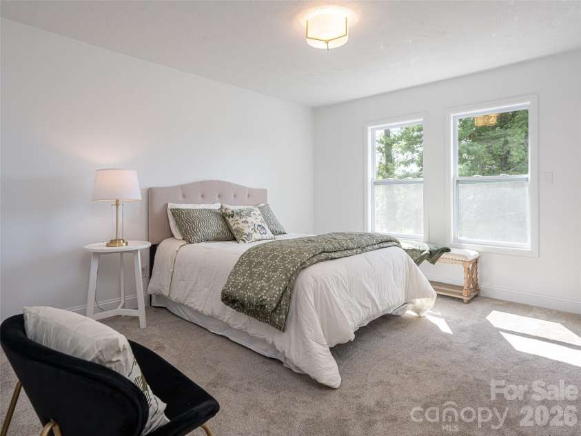 21 Chapel Road, Asheville, NC 28803.  MLS# CAR4423099, YatesRealty ID 51481. 